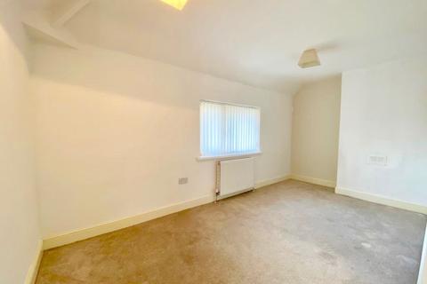 5 Almond Crescent, Gateshead, NE8 2TE