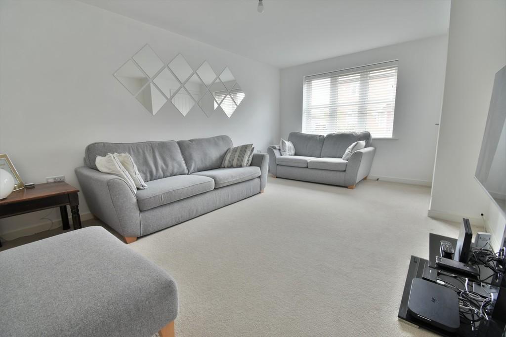 St. Marys Drive, Stretton, BurtononTrent 4 bed detached house £300,000