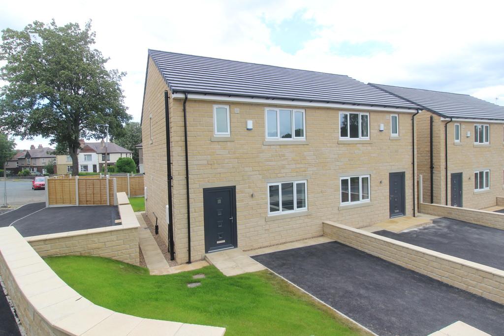 Rawthorpe Terrace, Huddersfield 3 bed semidetached house £180,000