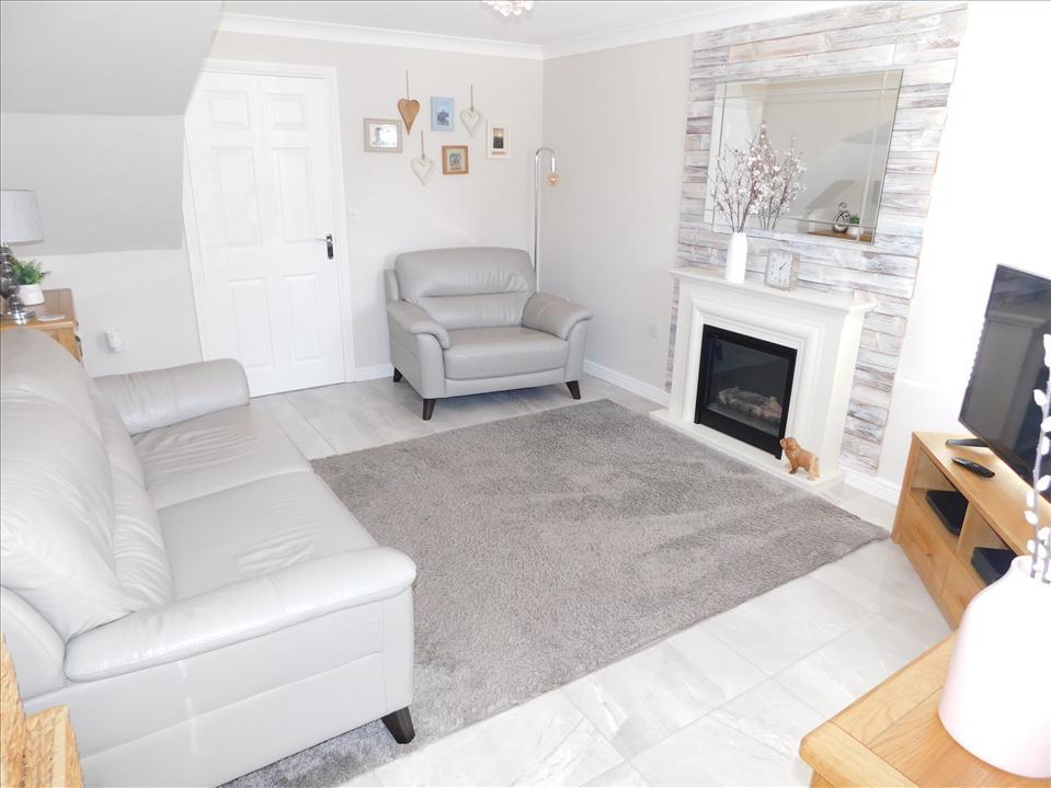 ST CATHERINES WAY, AUCKLAND... 3 bed semidetached house £135,000