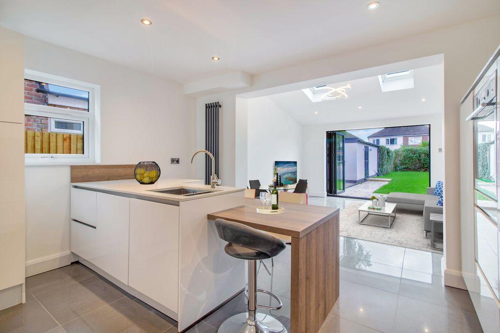 Carrfield Avenue, Toton NG9 6FF 3 bed detached house £325,000
