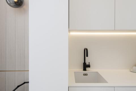 35 Warwick Chambers, London, W8 6EW