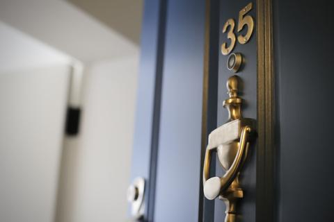 35 Warwick Chambers, London, W8 6EW