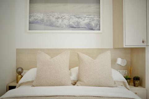 35 Warwick Chambers, London, W8 6EW