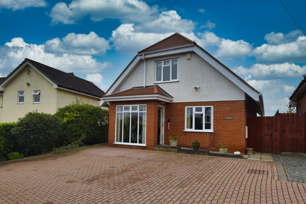 Brantham Hill, Brantham, Manningtree 2 bed chalet £425,000