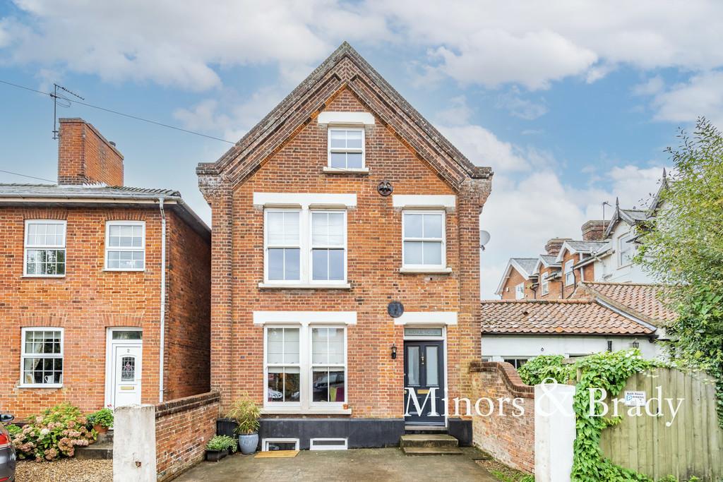 Bath Avenue, Dereham 3 bed link detached house £350,000