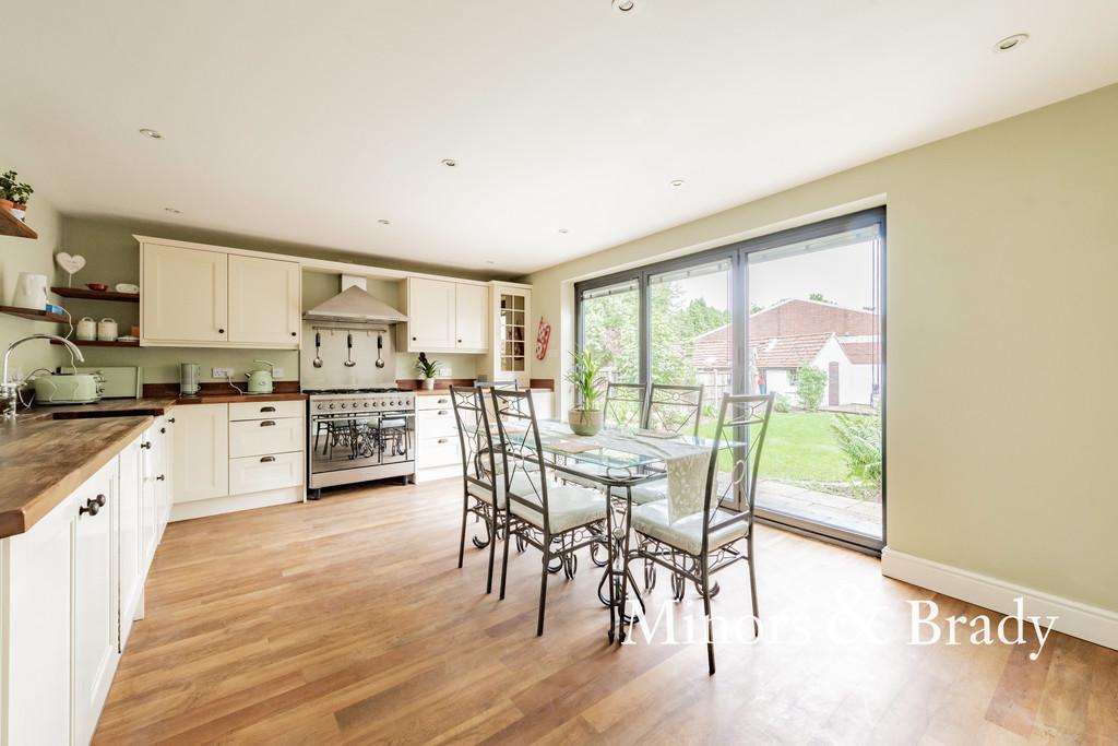 Bath Avenue, Dereham 3 bed link detached house £350,000