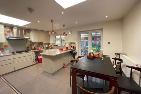 4 bedroom semi-detached house for sale, Ellesmere Avenue, Mill Hill