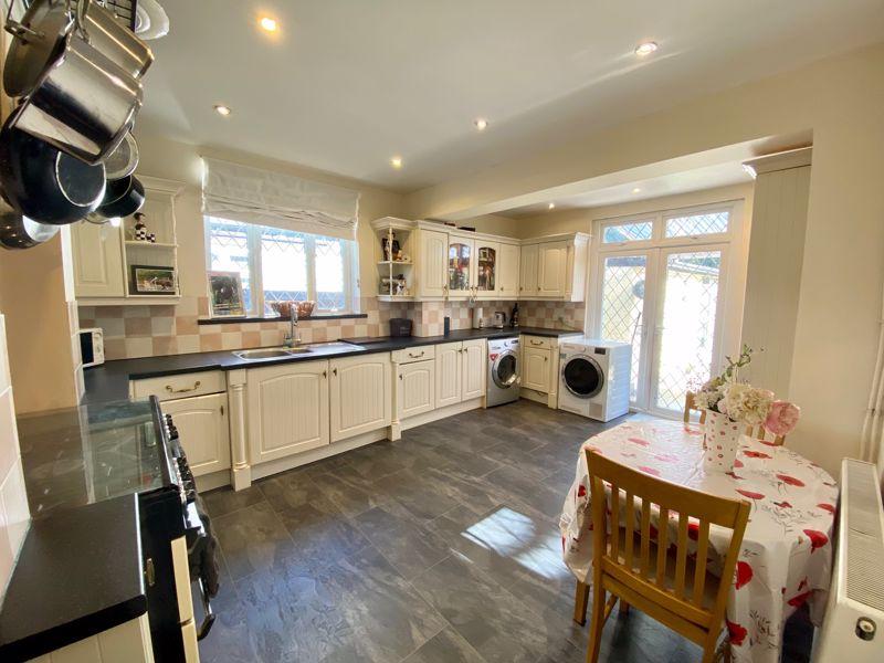 Baldwyns Park, Bexley 5 bed detached house £700,000