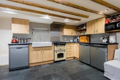 2 bedroom terraced house to rent, St John's Avenue, Batley