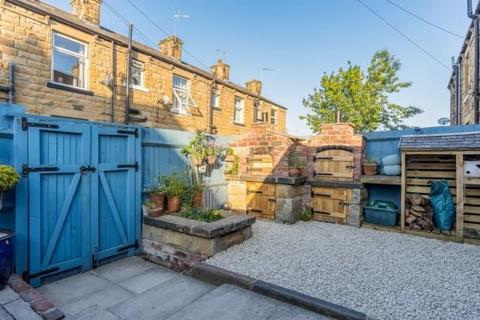 2 bedroom terraced house to rent, St John's Avenue, Batley