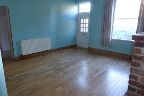 2 bedroom terraced house to rent, St John's Avenue, Batley
