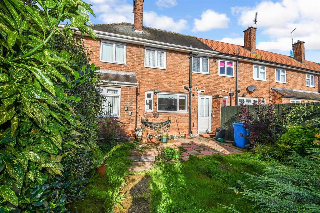 Staveley Road, Hull 2 bed end of terrace house £95,000