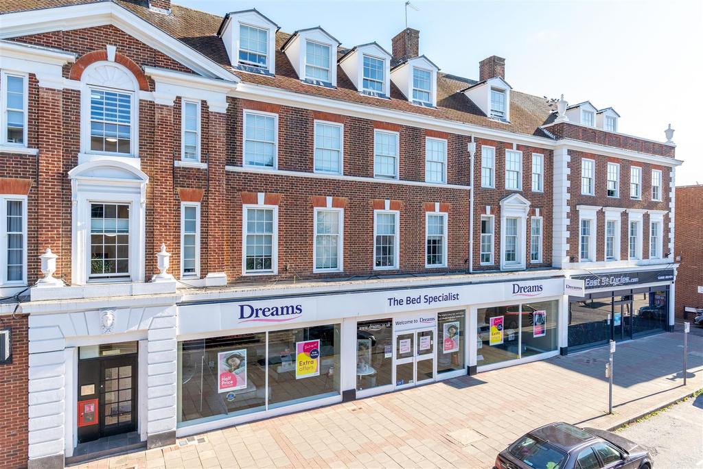 New Zealand Avenue, WaltonOnThames 1 bed flat £235,000
