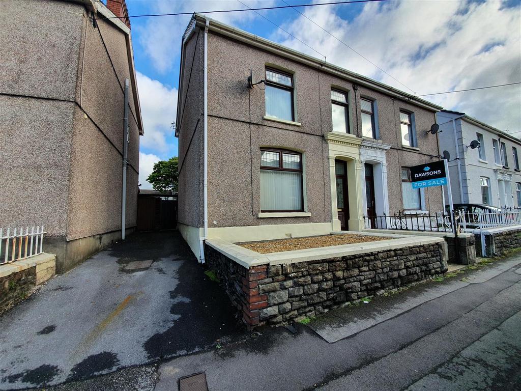 James Street, Pontarddulais, Swansea 4 bed semidetached house £149,995
