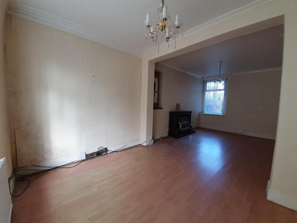 James Street, Pontarddulais, Swansea 4 bed semidetached house £149,995