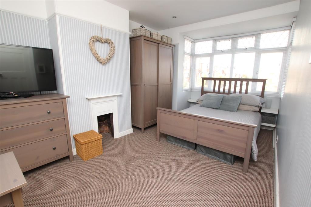 Bedroom 1.JPG