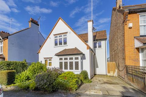 50 The Crosspath, Radlett, WD7 8HW
