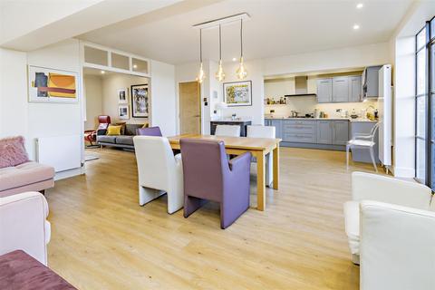 50 The Crosspath, Radlett, WD7 8HW