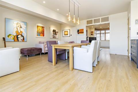 50 The Crosspath, Radlett, WD7 8HW