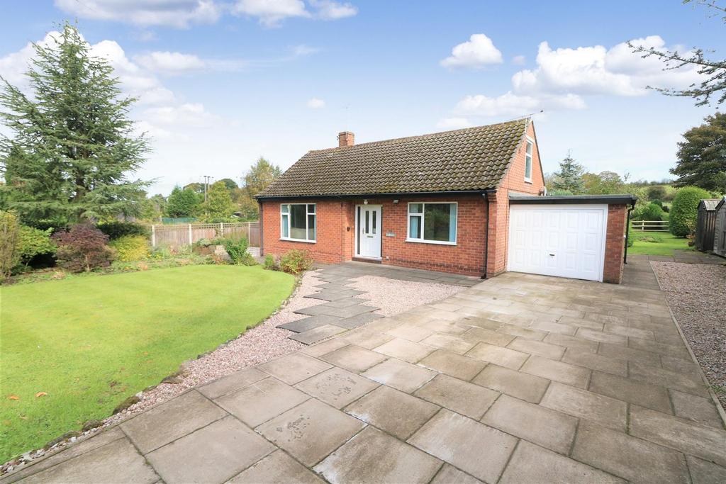 Fowlers Lane, Light Oaks, StokeOnTrent 2 bed detached bungalow £385,000