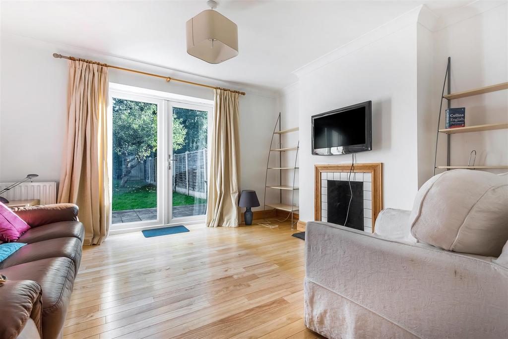 Bankside Drive, Thames Ditton 3 bed terraced house £550,000