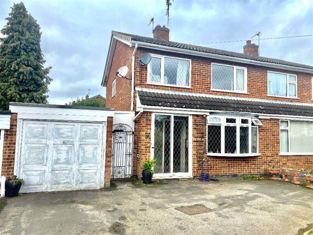 Outlands Drive, Hinckley 3 bed semidetached house £245,000