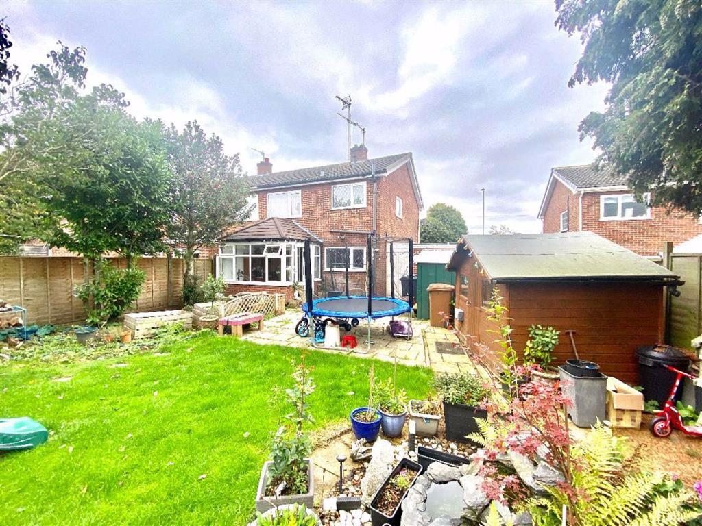Outlands Drive, Hinckley 3 bed semidetached house £245,000