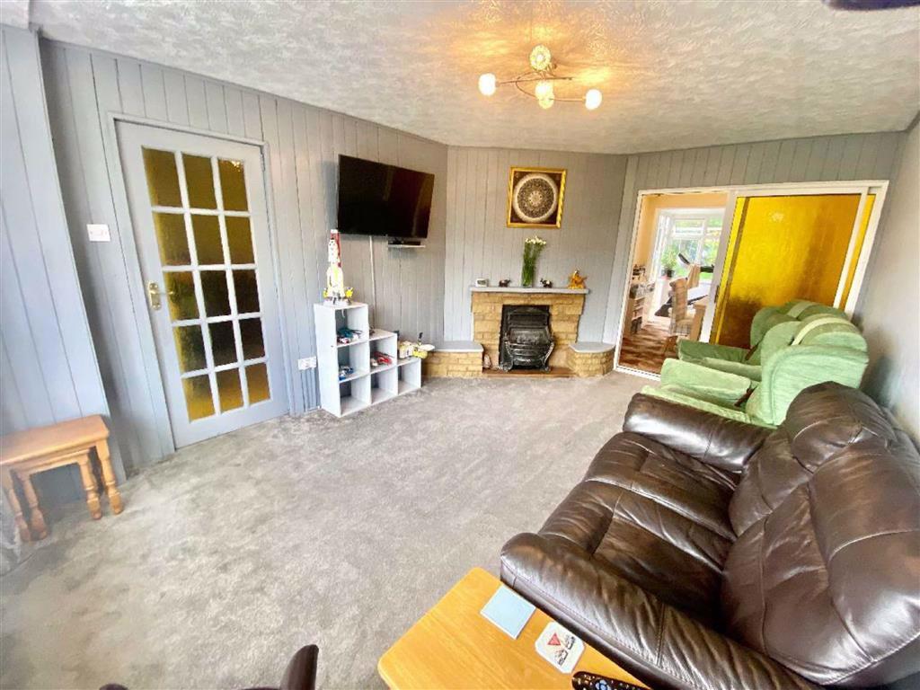 Outlands Drive, Hinckley 3 bed semidetached house £245,000