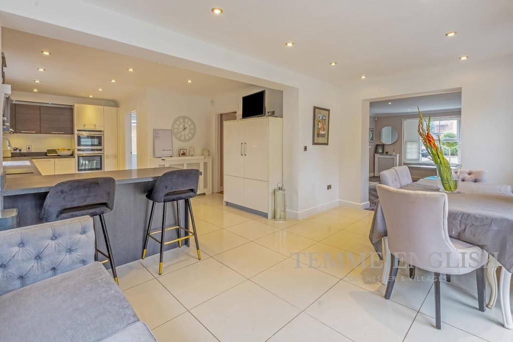 Oxley Parker Drive, Mile End, Colchester 4 bed detached house £575,000