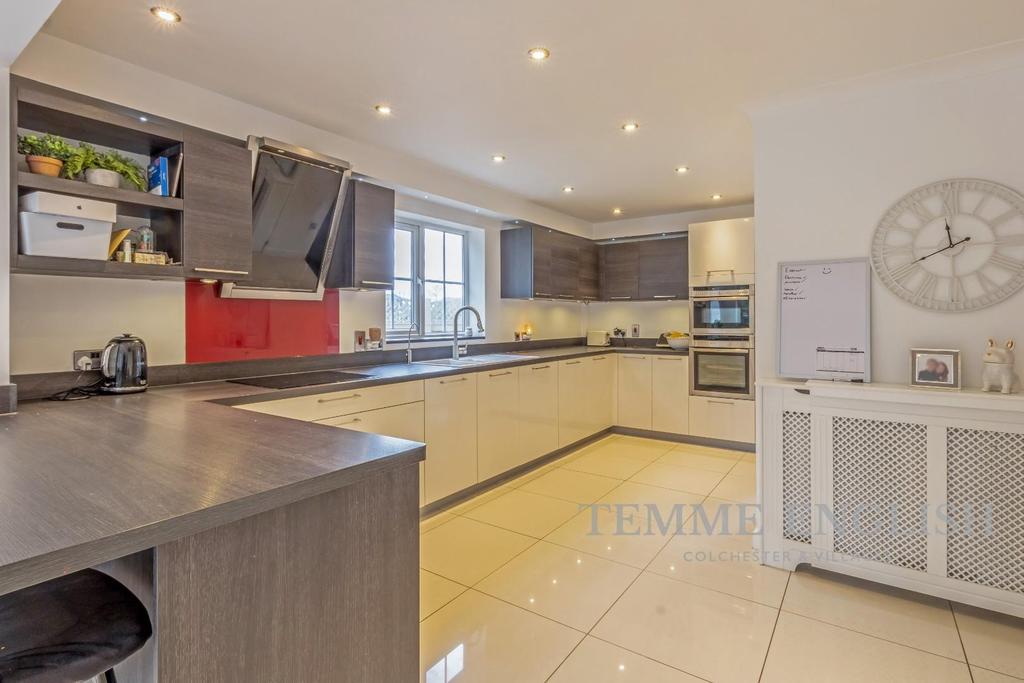 Oxley Parker Drive, Mile End, Colchester 4 bed detached house £575,000