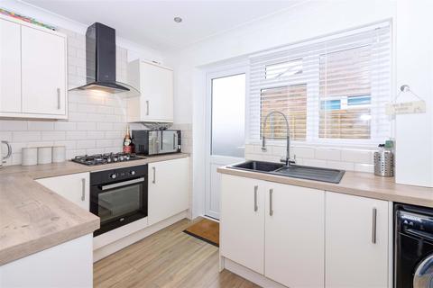 71 Brook Way, Lancing, BN15 8DH