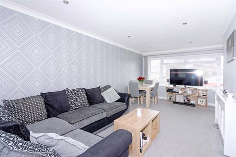 71 Brook Way, Lancing, BN15 8DH