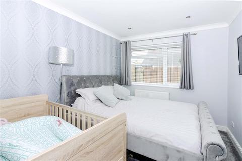 71 Brook Way, Lancing, BN15 8DH