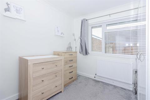 71 Brook Way, Lancing, BN15 8DH