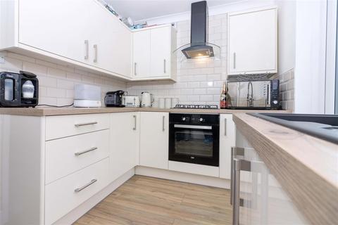 71 Brook Way, Lancing, BN15 8DH