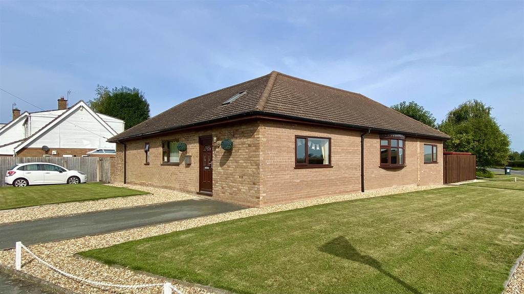 Brookside Gardens, Yockleton, Shrewsbury 4 bed detached bungalow £340,000