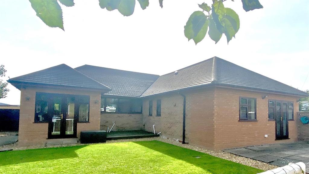 Brookside Gardens, Yockleton, Shrewsbury 4 bed detached bungalow £340,000