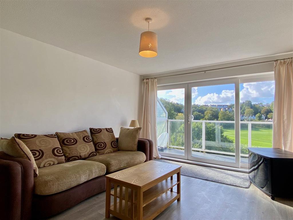 Langland Road, Mumbles 2 bed apartment £850 pcm (£196 pw)