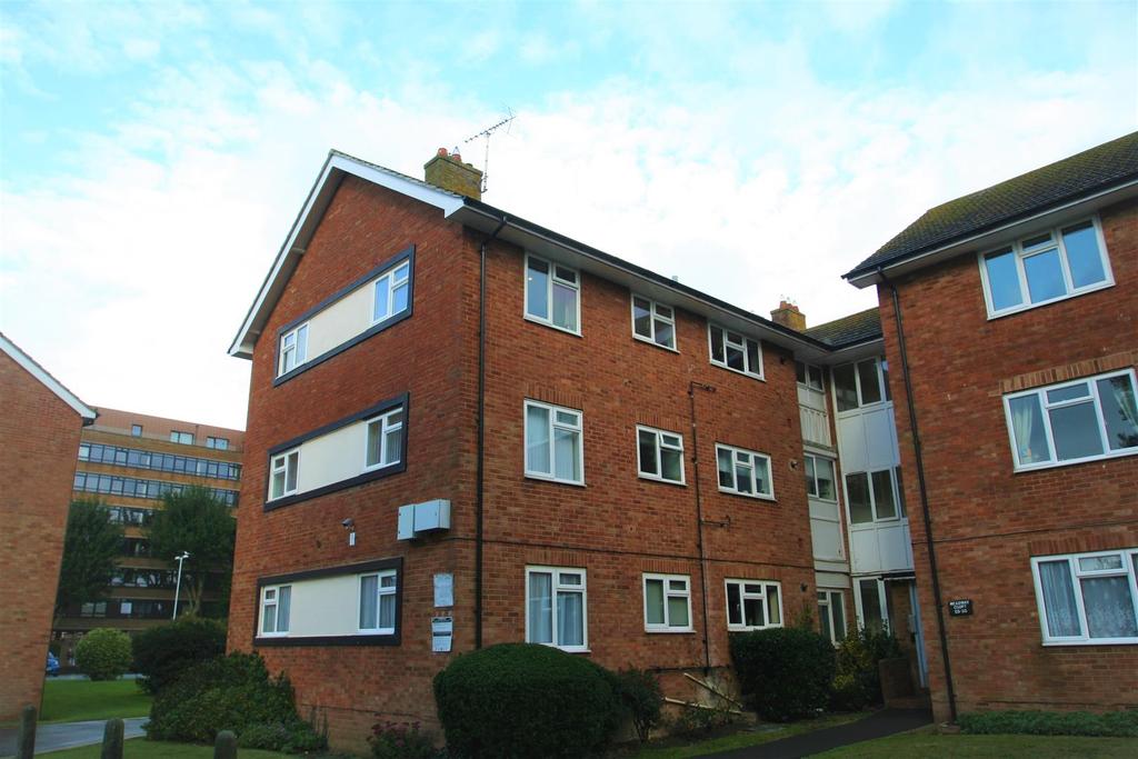 32 Meadway Court front.jpg