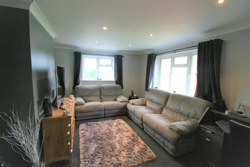 32 Meadway Court lounge.jpg