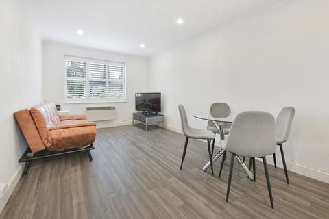 27 Adelina Mews, London, SW12 0BG