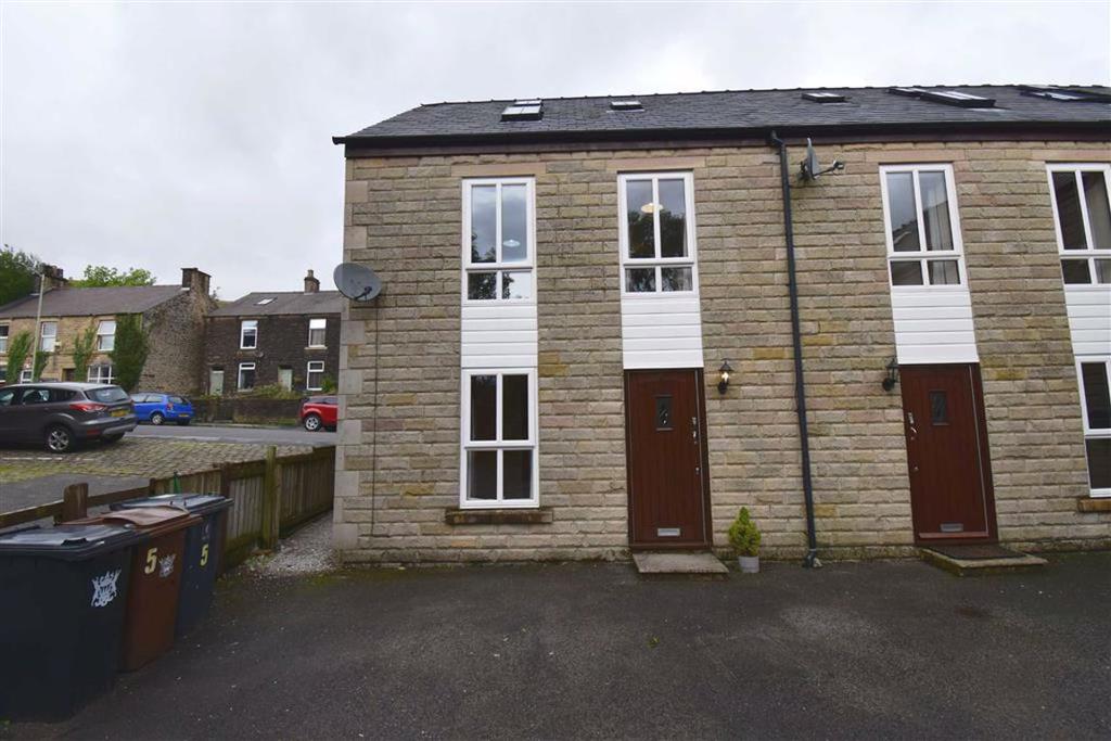 Buxton Road, Chinley, High Peak 3 bed townhouse £725 pcm (£167 pw)
