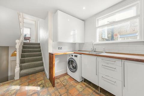 49b Solon Road, London, SW2 5UU
