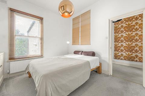 49b Solon Road, London, SW2 5UU