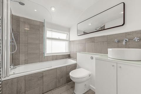 49b Solon Road, London, SW2 5UU