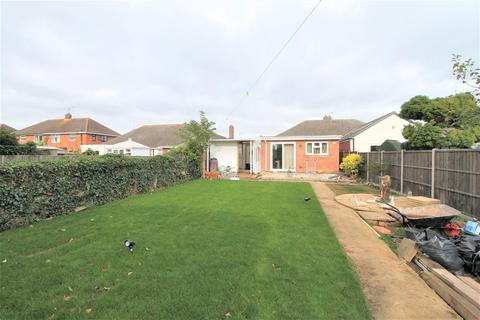 3 bedroom semi-detached bungalow for sale - Foxhunter Drive, Oadby, Leicester LE2