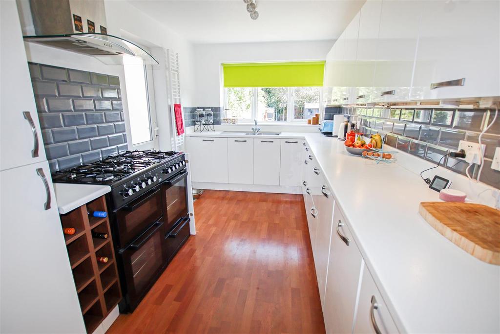 Church Road, Warsash 4 bed semidetached house £400,000