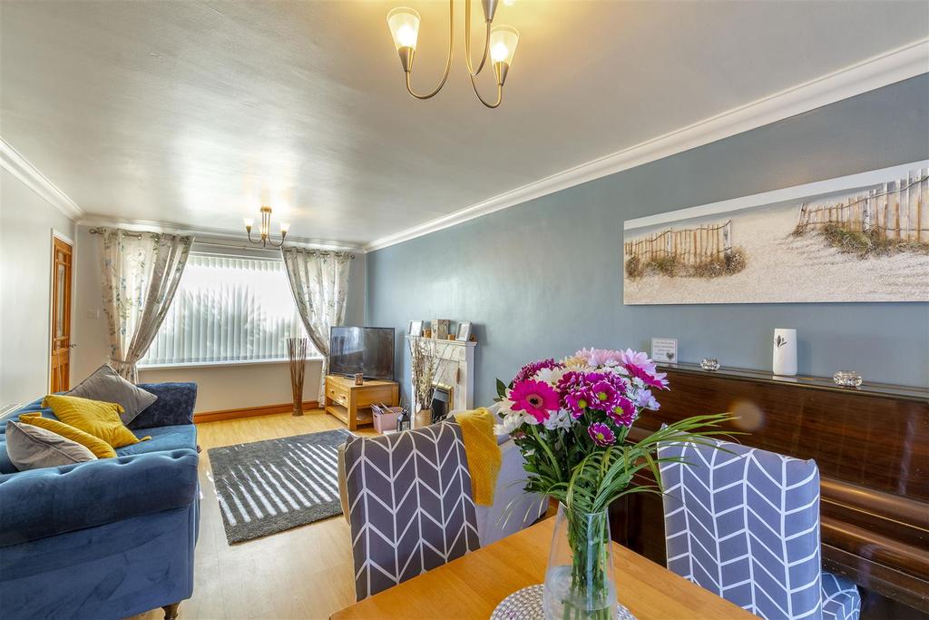Lounge/Dining Room