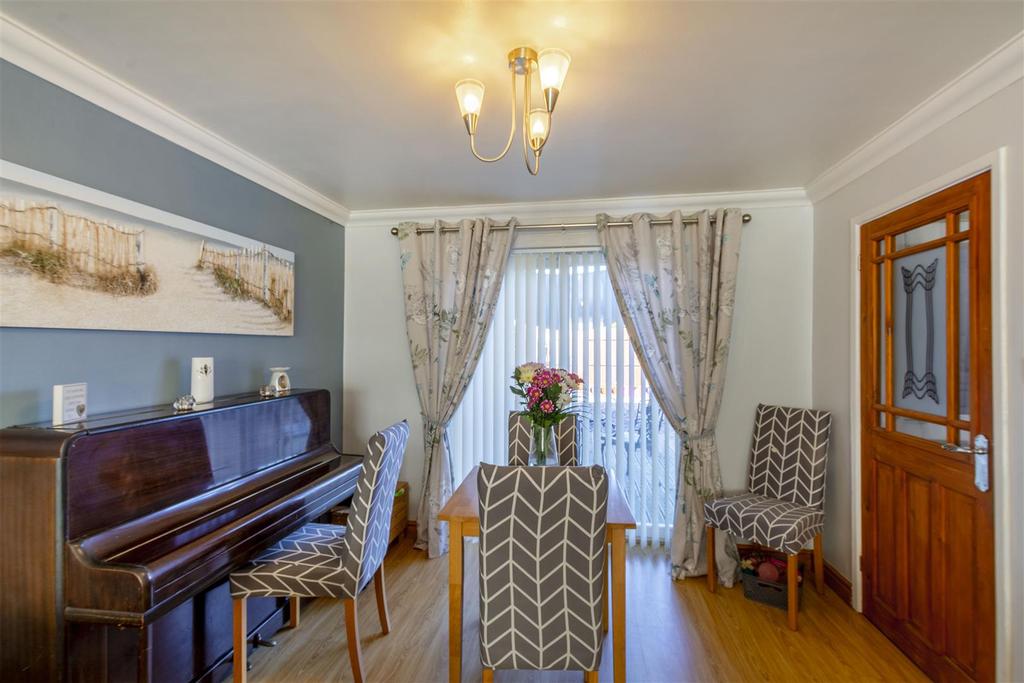 Lounge/Dining Room